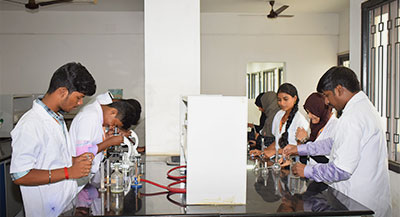 Pharmaceutical Chemistry Lab