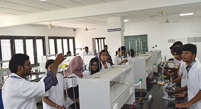 Pharmaceutical Chemistry Lab